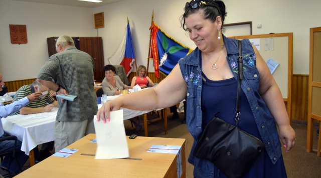 KOMUNÁLNÍ VOLBY V HLÍZOVĚ: ANTONÍN ŠKARKA OBHÁJIL POZICI. 